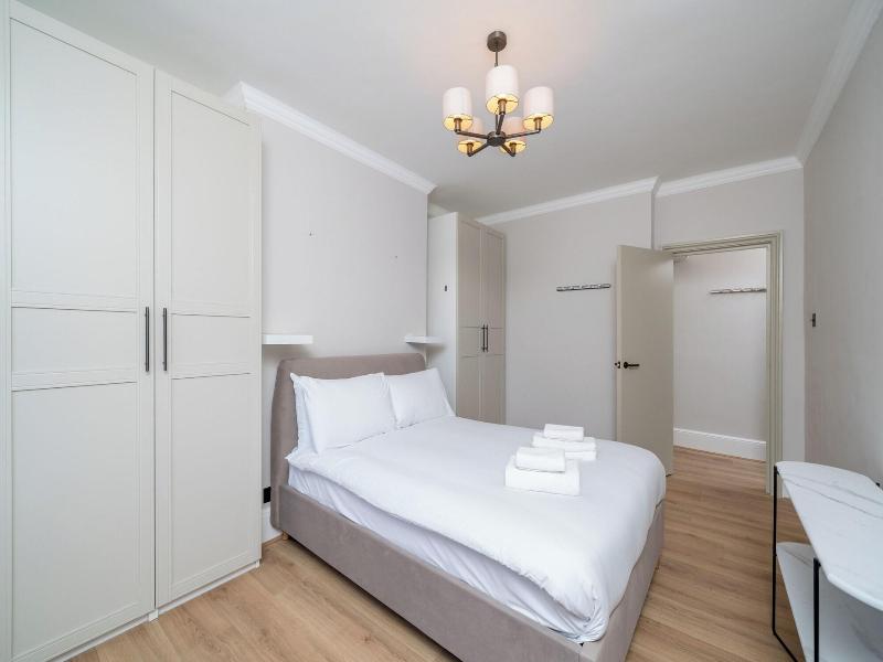 Brand New Flats Next To Oxford Street image