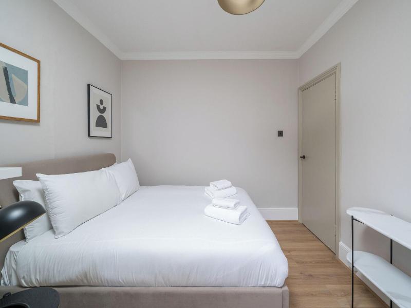 Brand New Flats Next To Oxford Street image