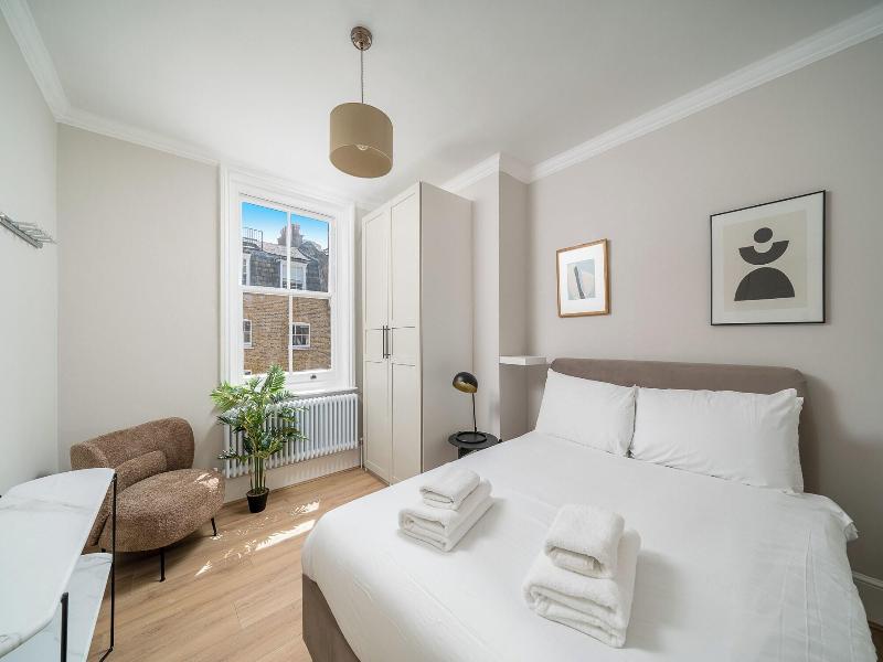 Brand New Flats Next To Oxford Street image