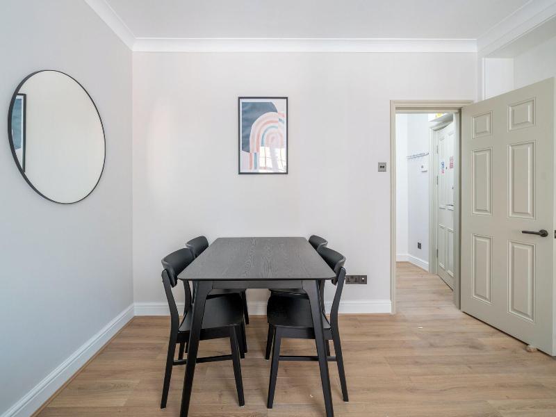 Brand New Flats Next To Oxford Street image