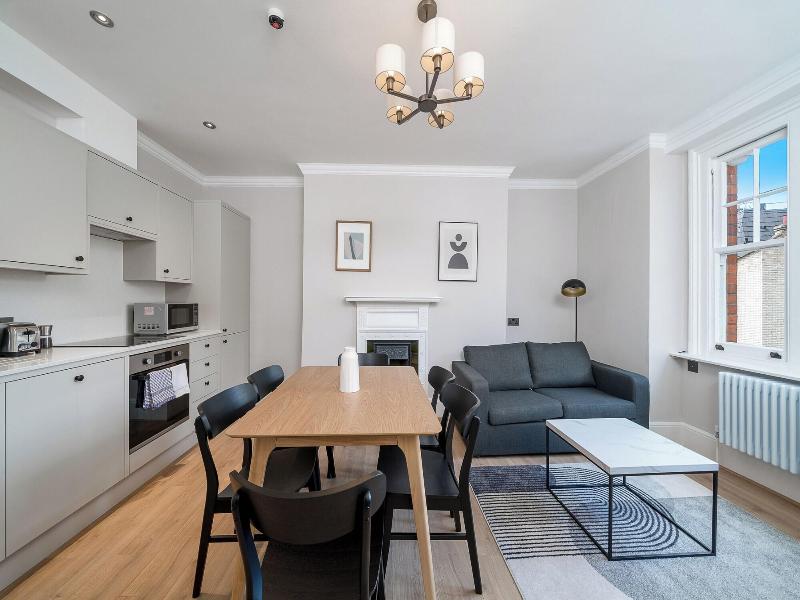 Brand New Flats Next To Oxford Street image