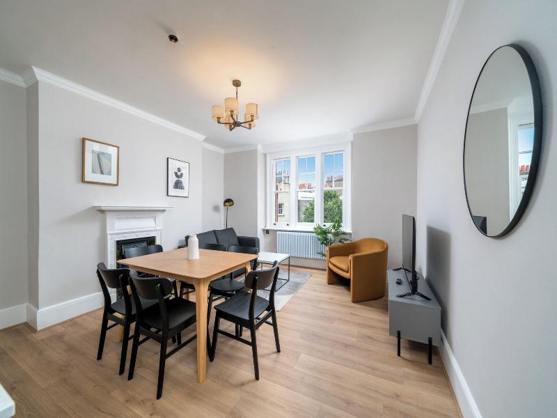 Brand New Flats Next To Oxford Street image