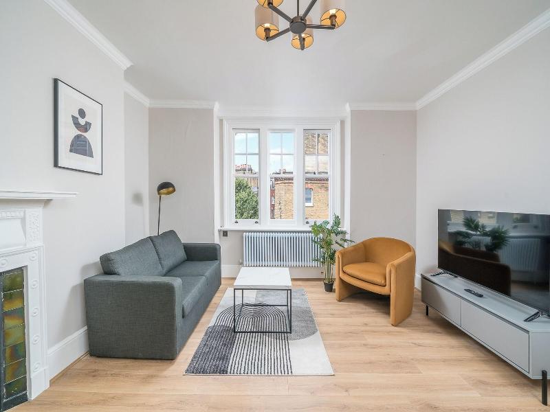 Brand New Flats Next To Oxford Street image