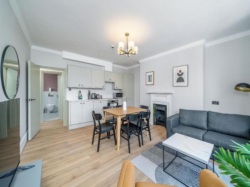 Brand New Flats Next To Oxford Street image