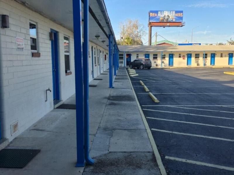 Holiday Motel Ocala Downtown I 75 image