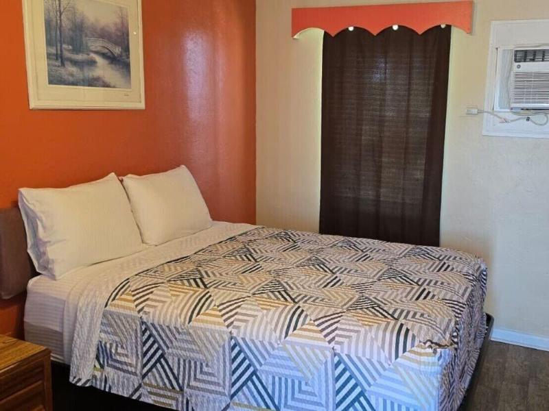 Holiday Motel Ocala Downtown I 75 image