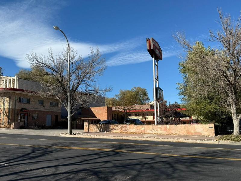 Springs Inn
