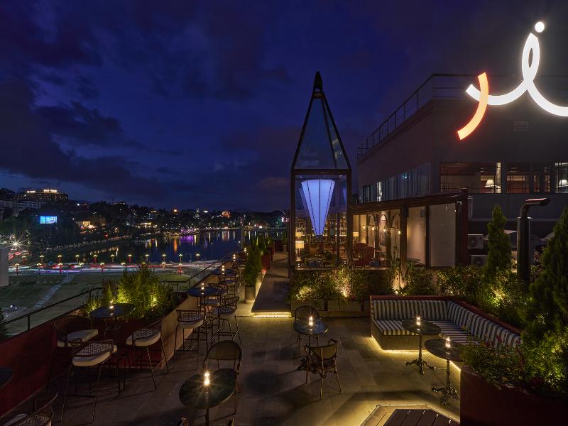 M Village Premier Hotel Xuân Hương Lakeside