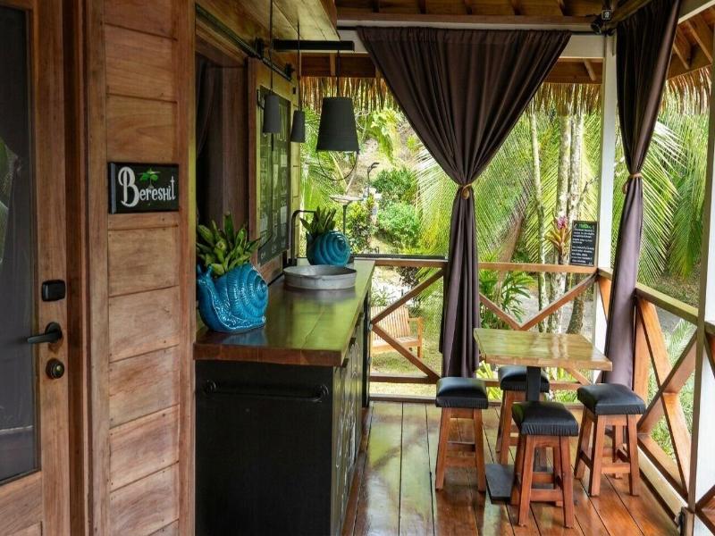 Central Hotel Bocas Del Toro image
