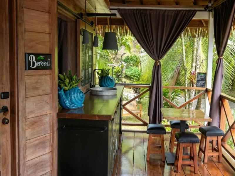 Central Hotel Bocas Del Toro image