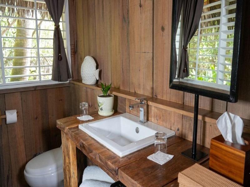 Central Hotel Bocas Del Toro image