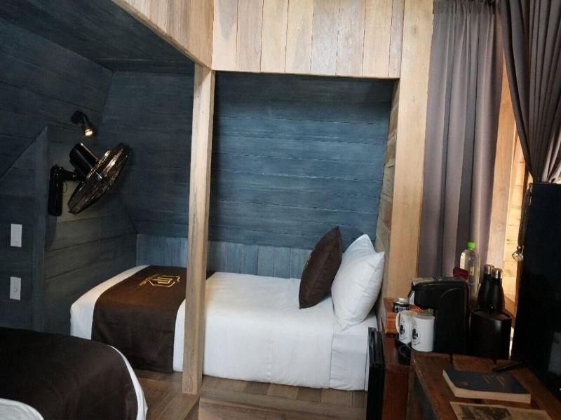 Central Hotel Bocas Del Toro image