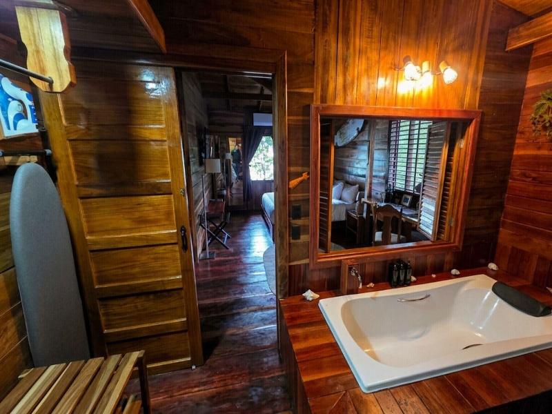 Central Hotel Bocas Del Toro image