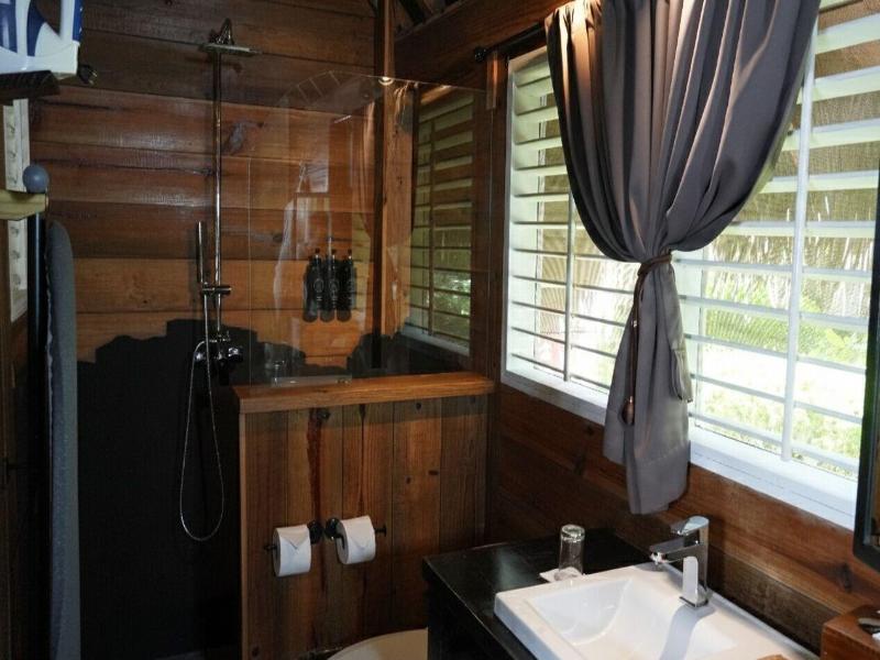 Central Hotel Bocas Del Toro image