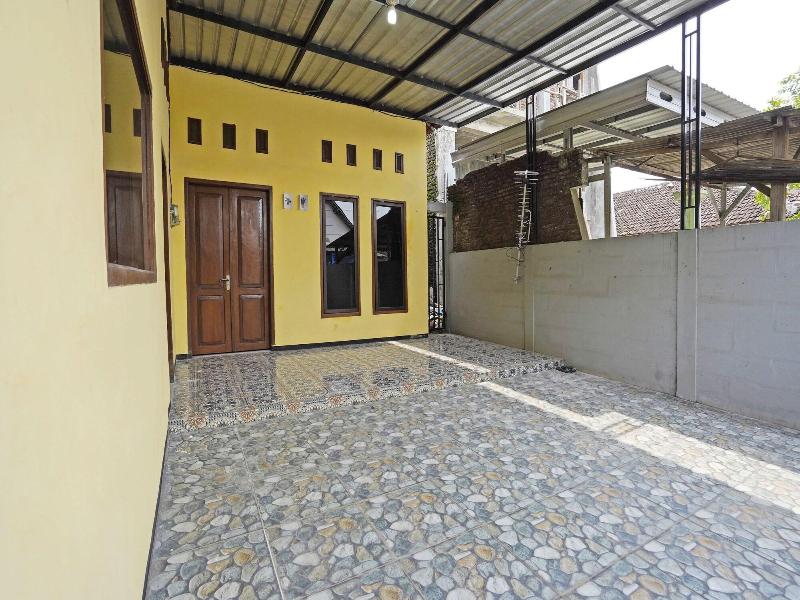 Oyo Life 91869 Insan Mulia Kost Syariah image