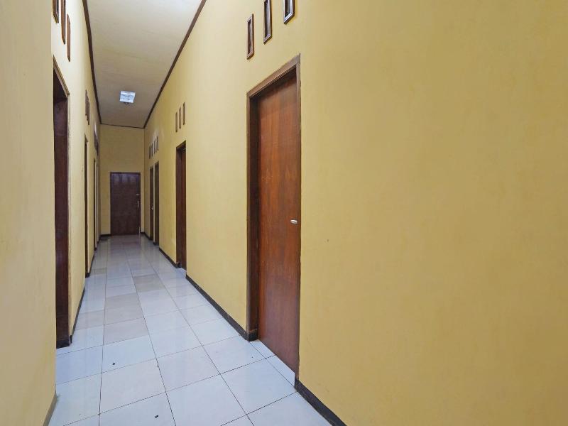 Oyo Life 91869 Insan Mulia Kost Syariah image