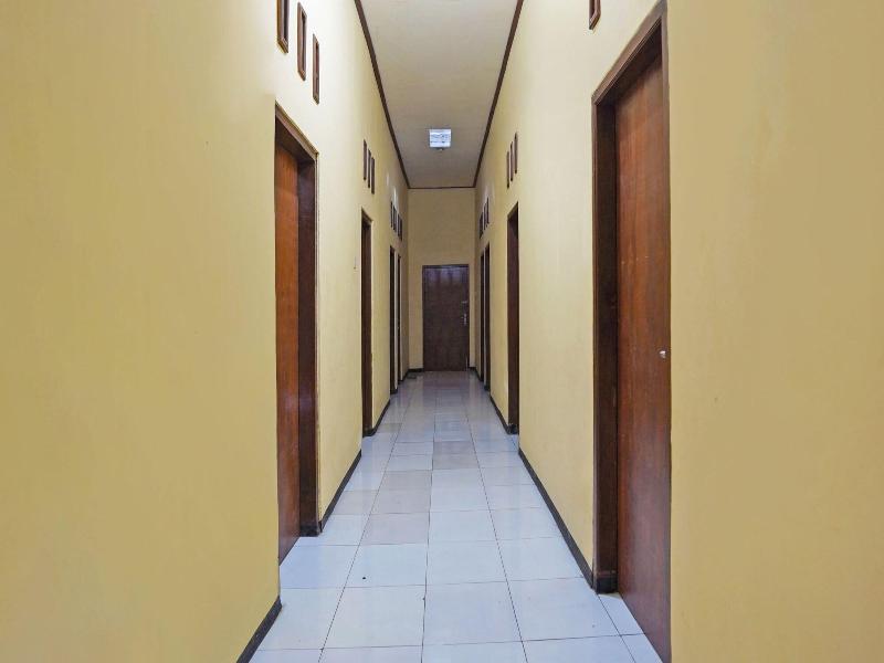 Oyo Life 91869 Insan Mulia Kost Syariah image