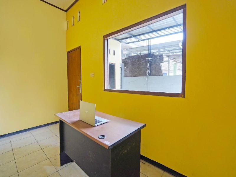 Oyo Life 91869 Insan Mulia Kost Syariah image