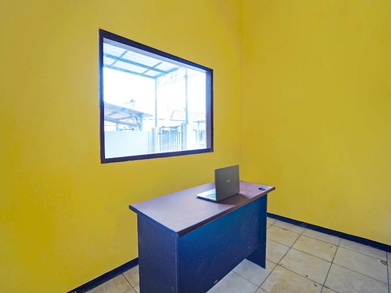 Oyo Life 91869 Insan Mulia Kost Syariah image