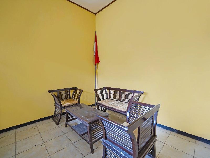 Oyo Life 91869 Insan Mulia Kost Syariah image