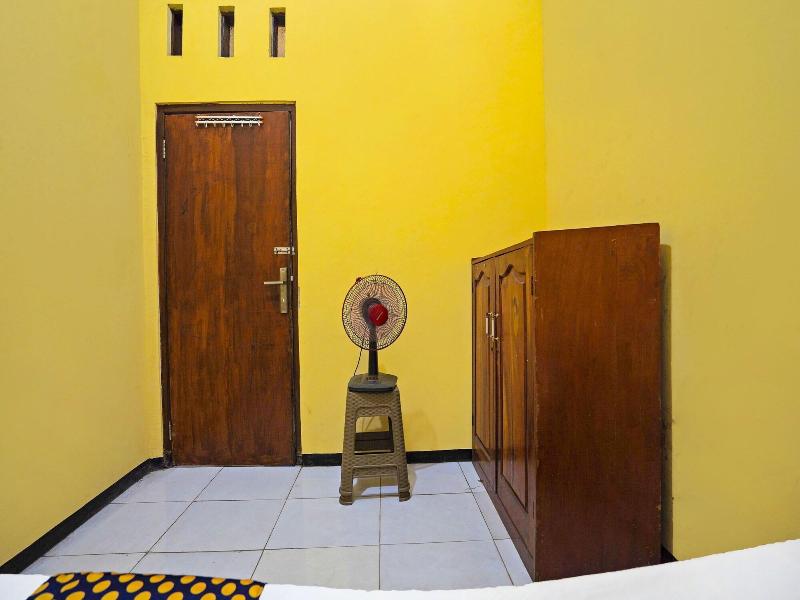 Oyo Life 91869 Insan Mulia Kost Syariah image