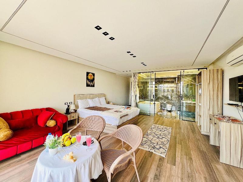 Roone Pyramids View Inn image