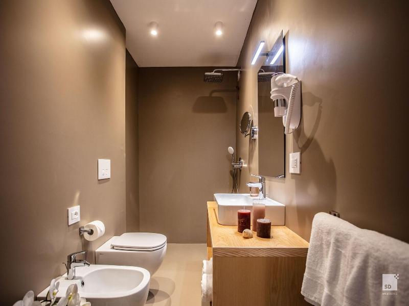 The Lady C High Apartments image