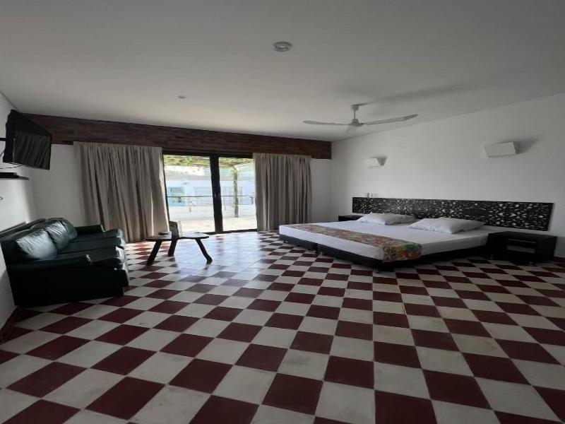 Hotel Puerto Pelicano image