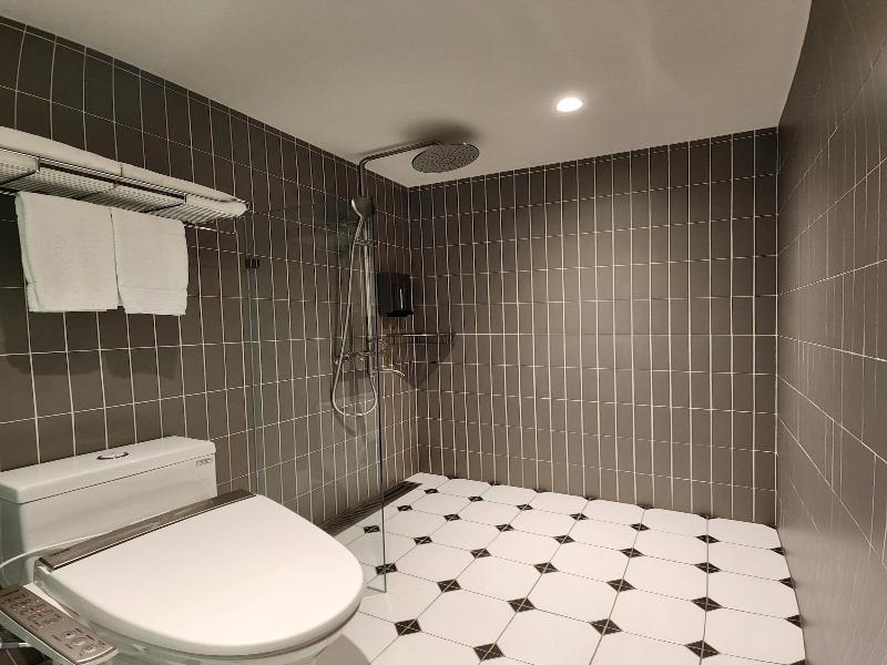 Fun Stay Inn Ximen image