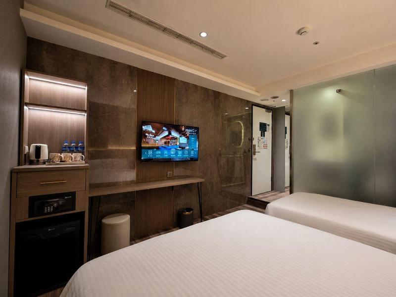 Fun Stay Inn Ximen image