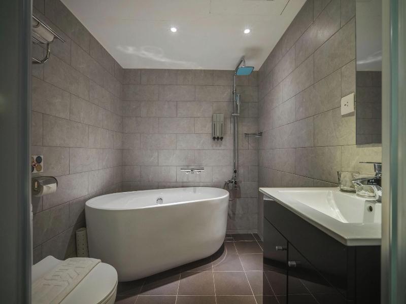Fun Stay Inn Ximen image