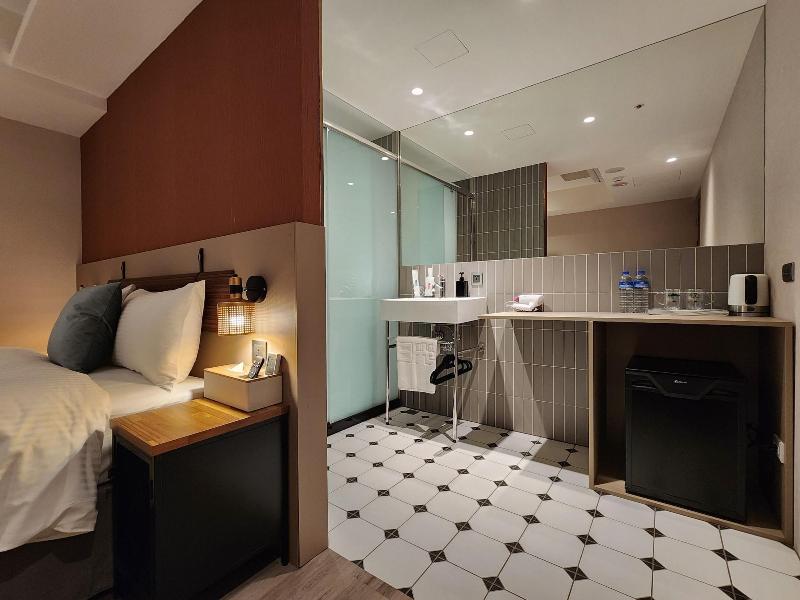 Fun Stay Inn Ximen image
