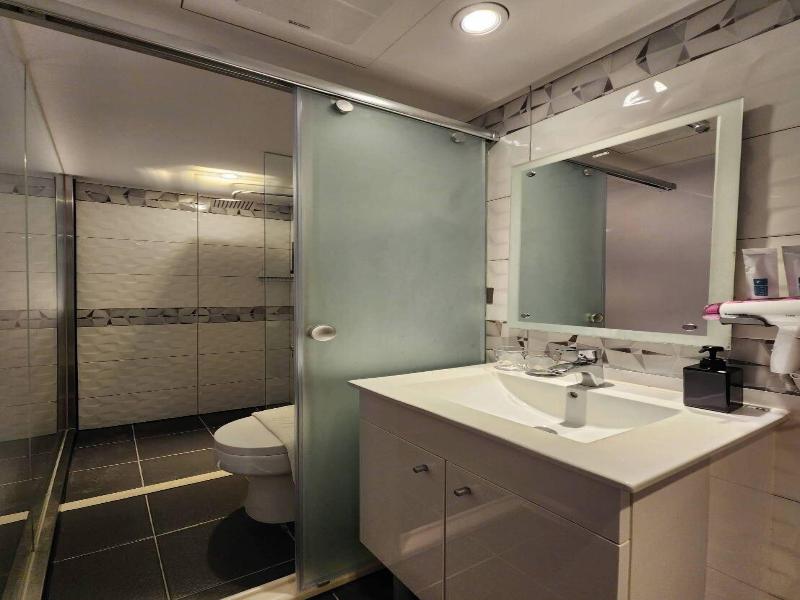 Fun Stay Inn Ximen image