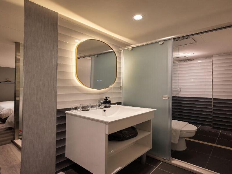 Fun Stay Inn Ximen image