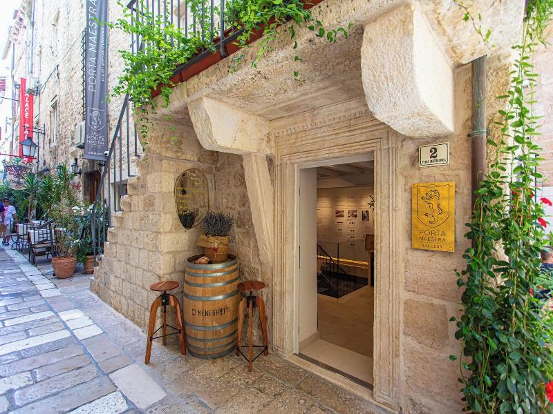 Villa Porta Maestra image