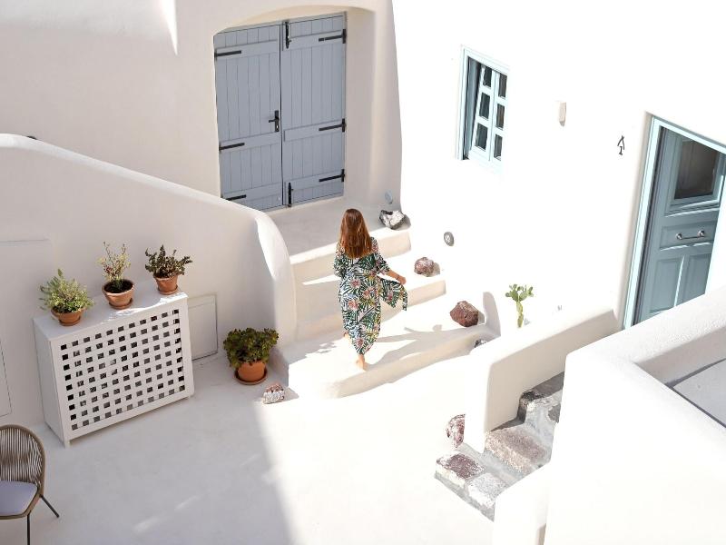 Arxegono Cave Houses Santorini