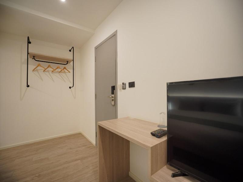 E11 Hotel Bts Punnawithi image
