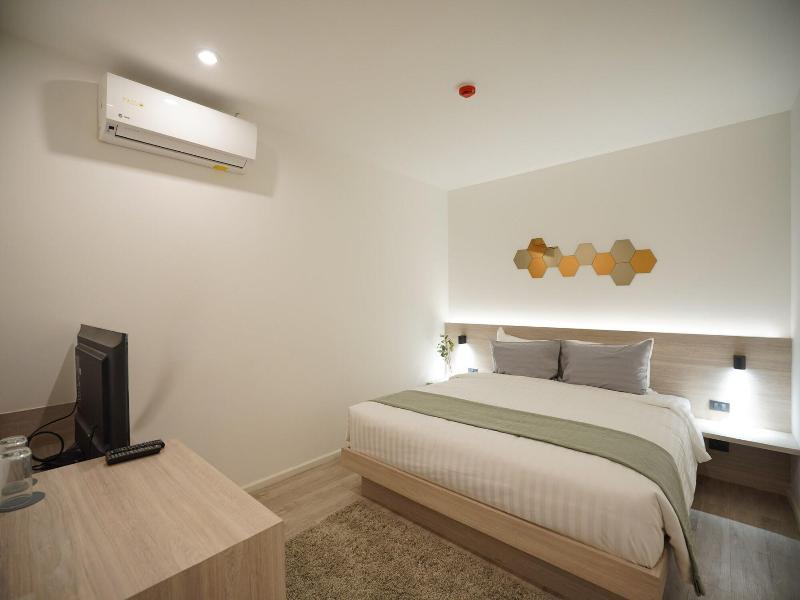 E11 Hotel Bts Punnawithi image