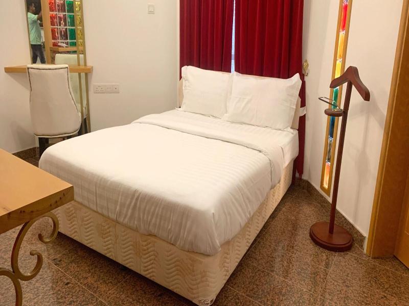 Oyo 153 Qurum Heights Hotel image