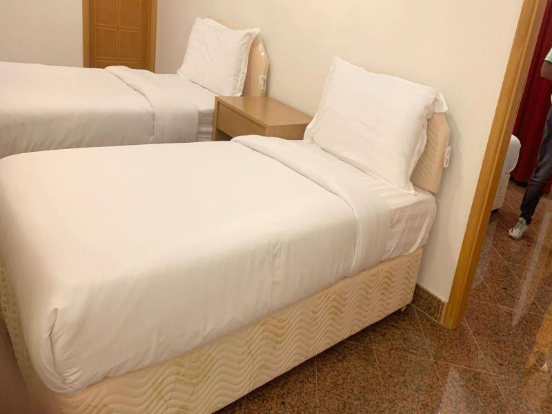 Oyo 153 Qurum Heights Hotel image