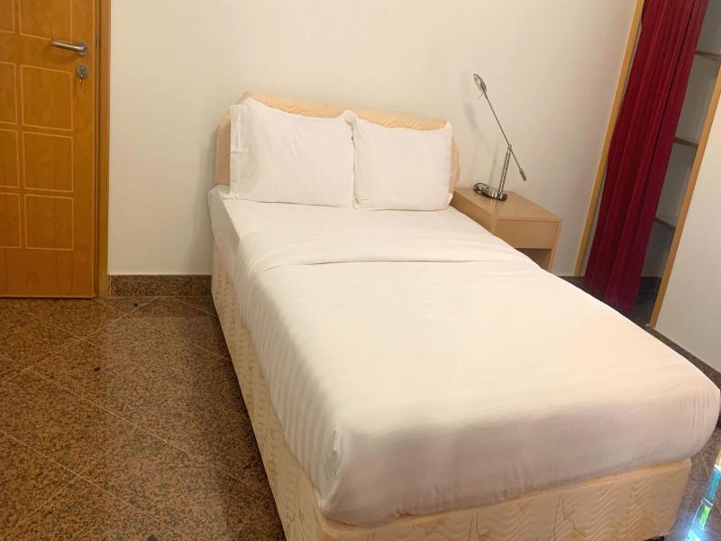 Oyo 153 Qurum Heights Hotel image