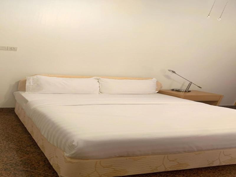 Oyo 153 Qurum Heights Hotel image