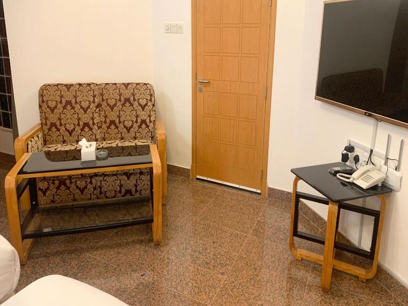 Oyo 153 Qurum Heights Hotel image