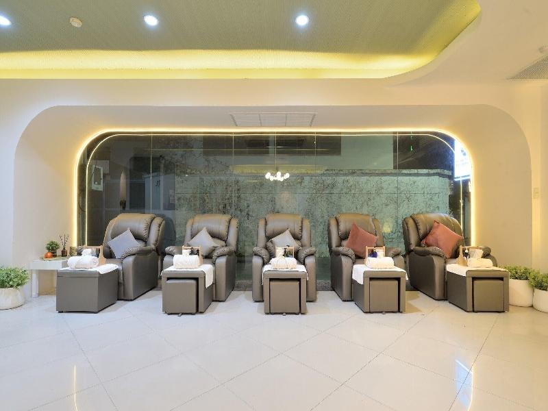 Tori Crown Hotel image