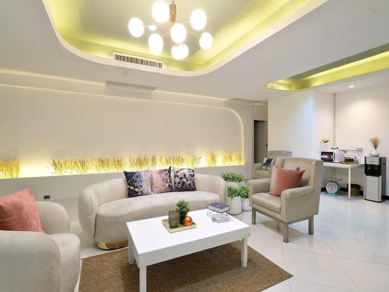 Tori Crown Hotel image