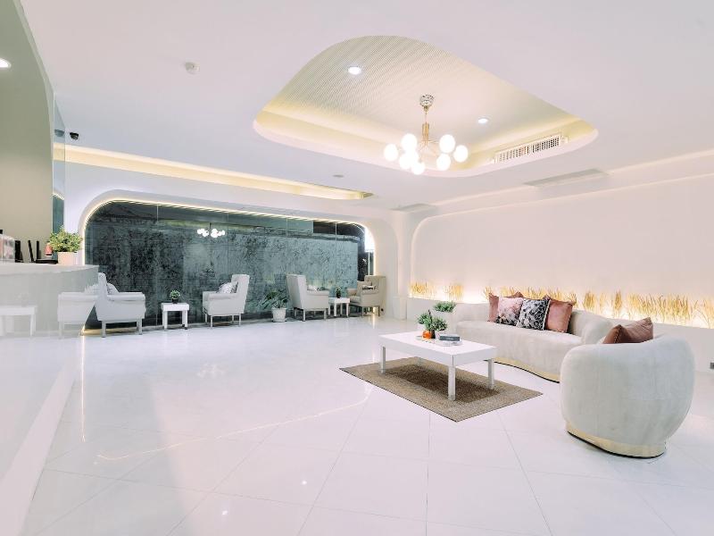 Tori Crown Hotel image