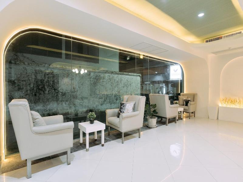 Tori Crown Hotel image