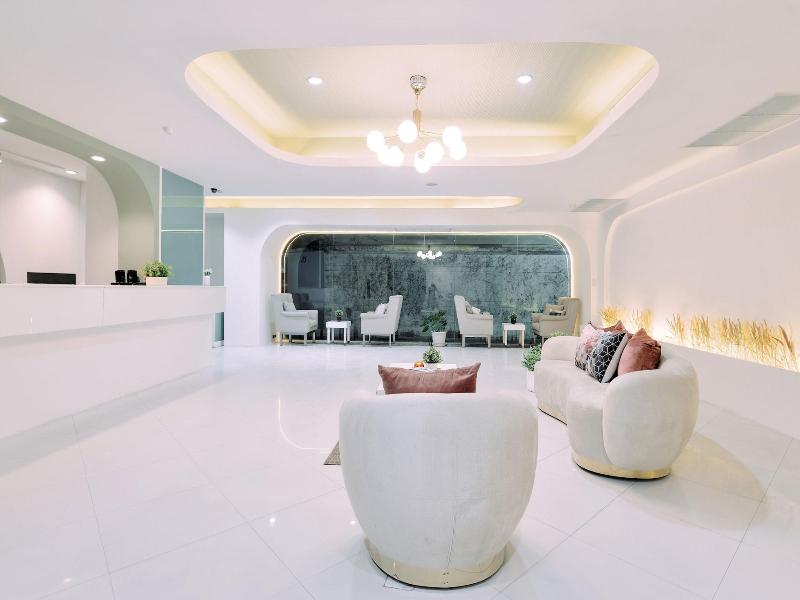Tori Crown Hotel image
