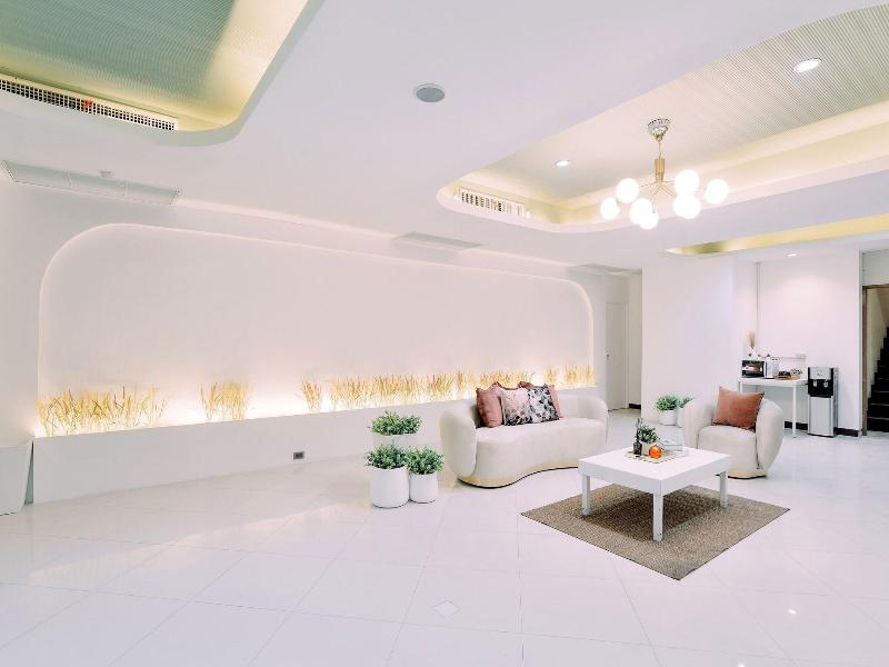 Tori Crown Hotel image