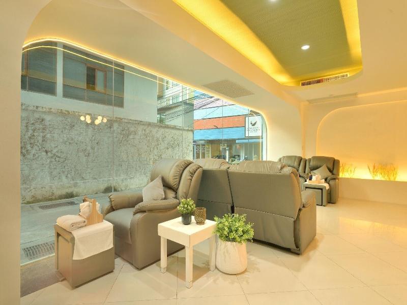 Tori Crown Hotel image
